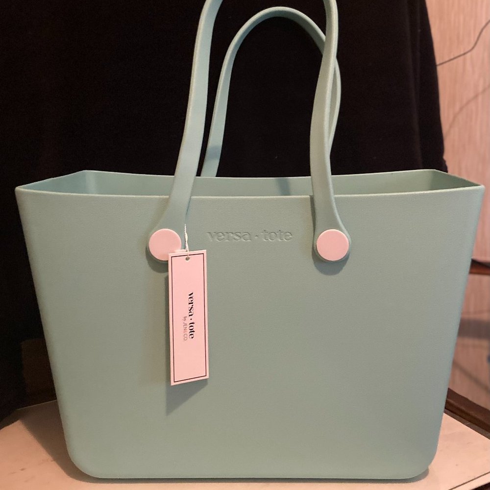The Carrie Large Versa Tote in Mint